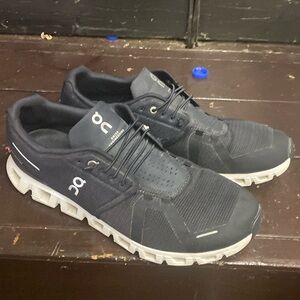 On cloud 5 Men’s size 12.5